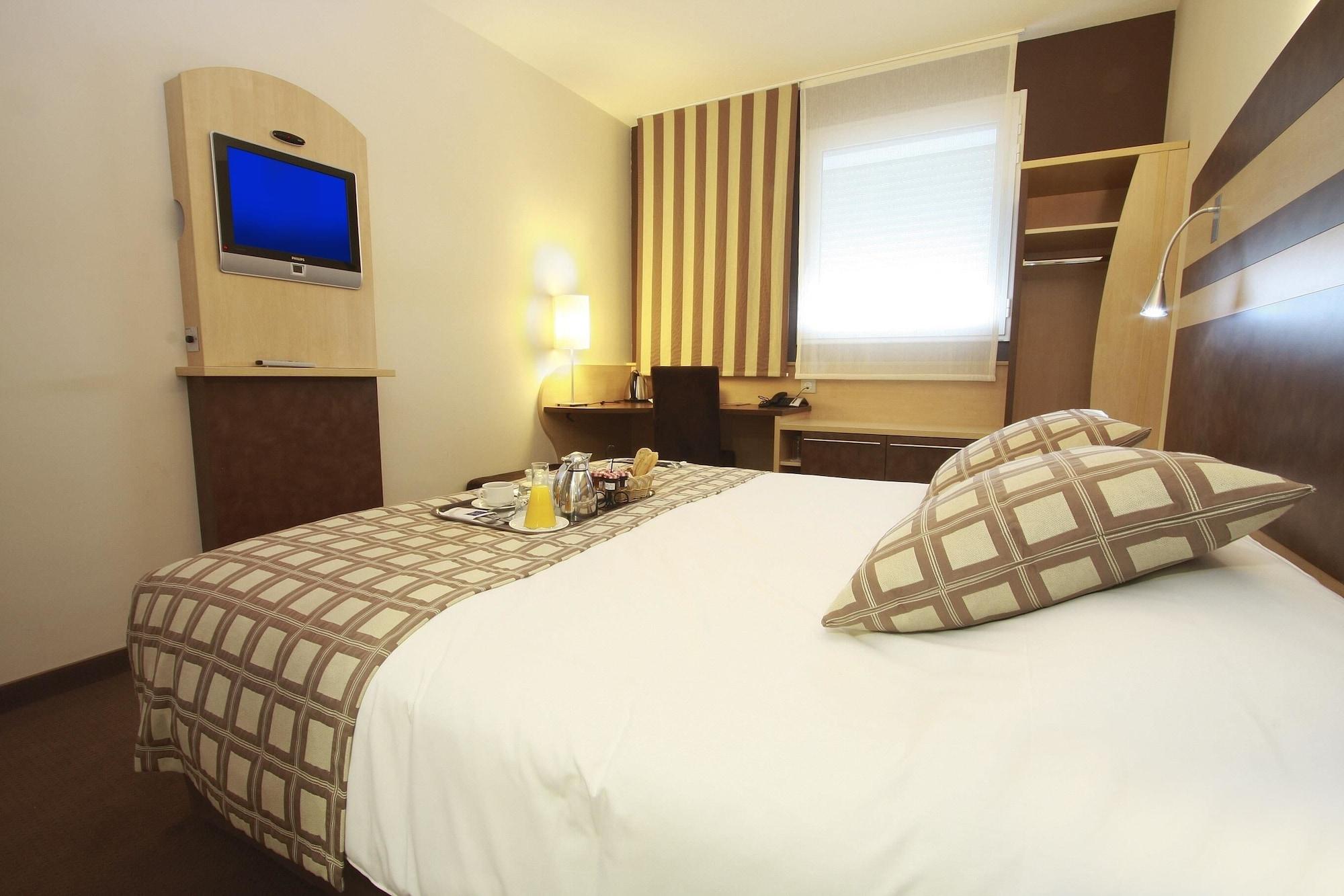 Campanile Ouest - Croix D'argent Hotel 4*