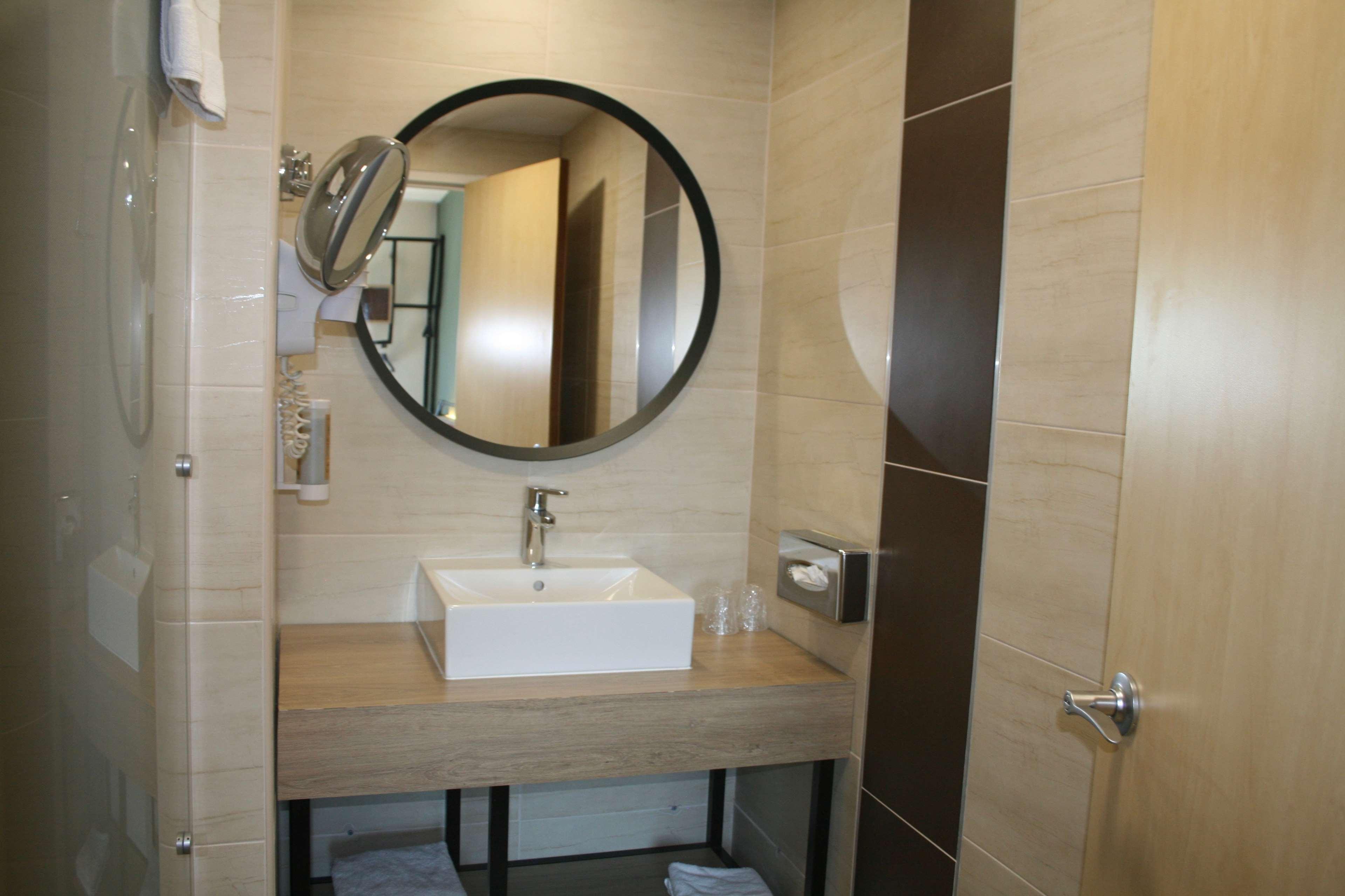 Campanile Ouest - Croix D'argent Hotel 4*