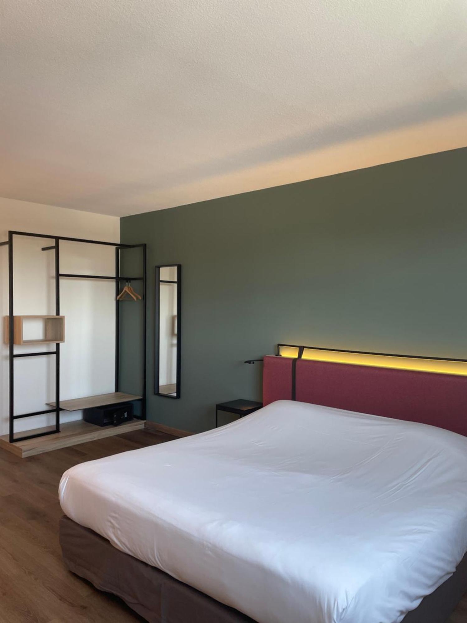 Campanile Ouest - Croix D'argent Hotel 4*