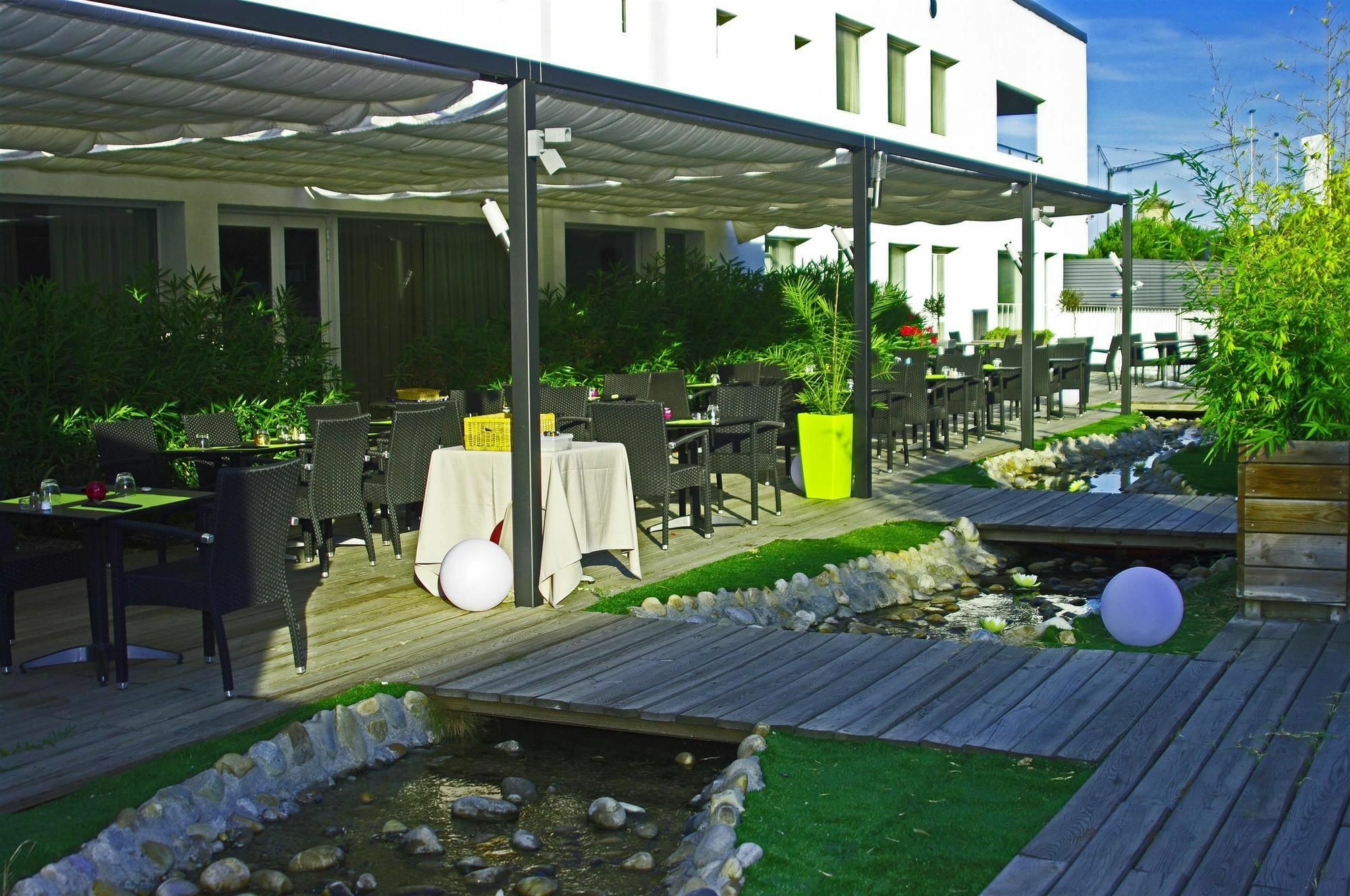 Campanile Ouest - Croix D'argent Hotel 4*